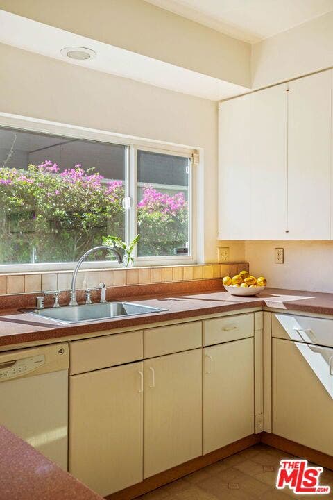336 N Beachwood Drive, Los Angeles, CA 90004 336 N Beachwood Drive, Los Angeles, CA 90004
