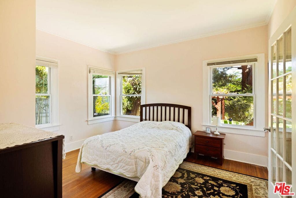336 N Beachwood Drive, Los Angeles, CA 90004 336 N Beachwood Drive, Los Angeles, CA 90004