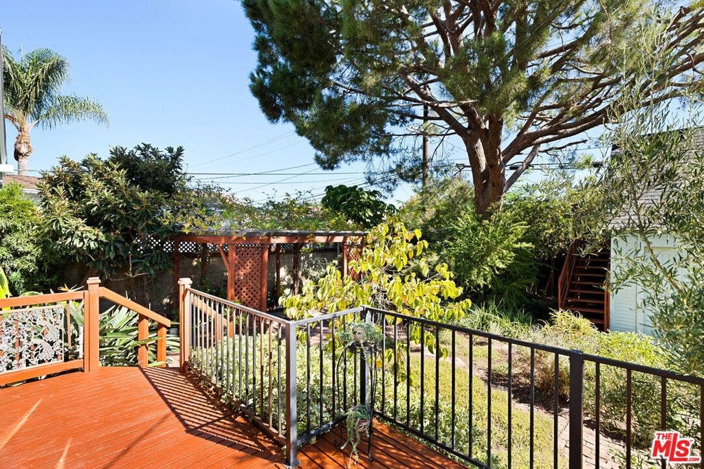 336 N Beachwood Drive, Los Angeles, CA 90004 336 N Beachwood Drive, Los Angeles, CA 90004