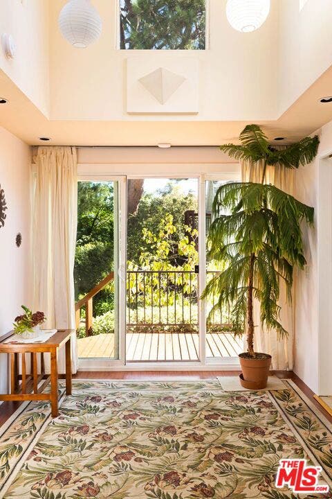 336 N Beachwood Drive, Los Angeles, CA 90004 336 N Beachwood Drive, Los Angeles, CA 90004