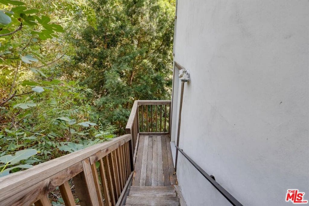 8718 St Ives Drive, West Hollywood, CA 90069