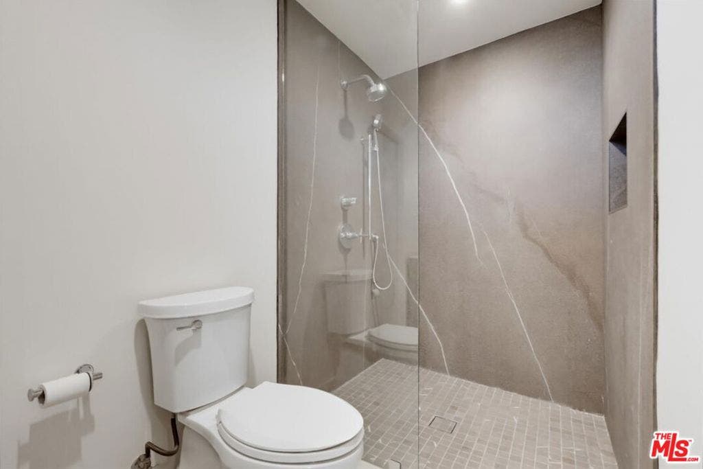 8718 St Ives Drive, West Hollywood, CA 90069