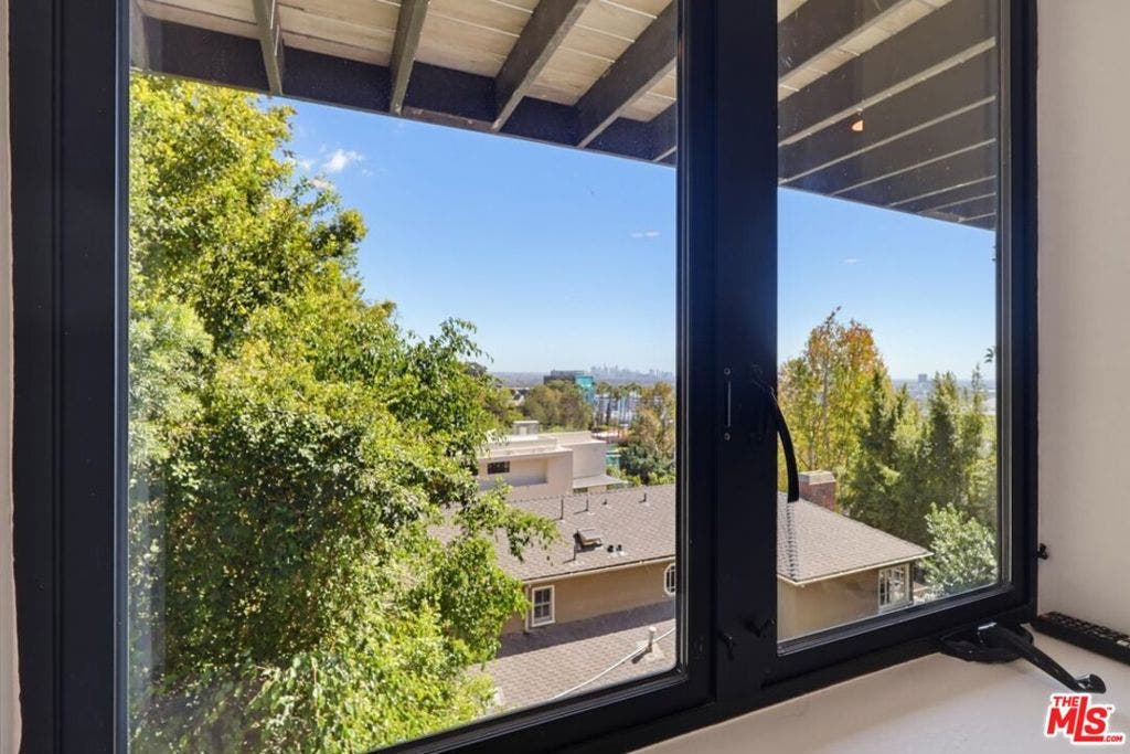 8718 St Ives Drive, West Hollywood, CA 90069