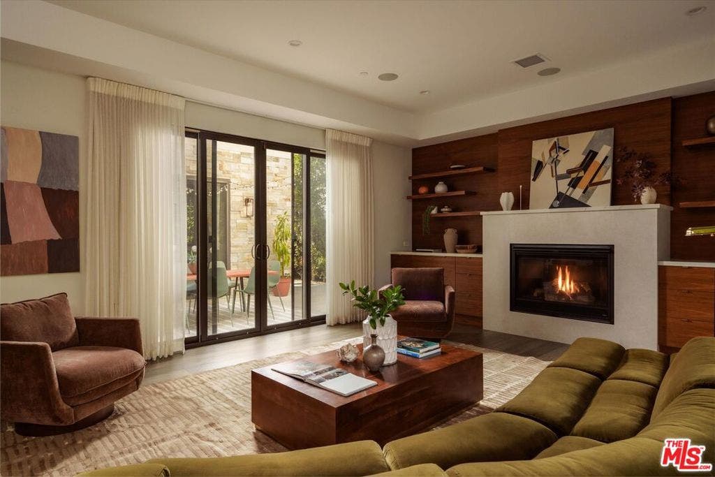 7806 Henefer Avenue, Los Angeles, CA 90045