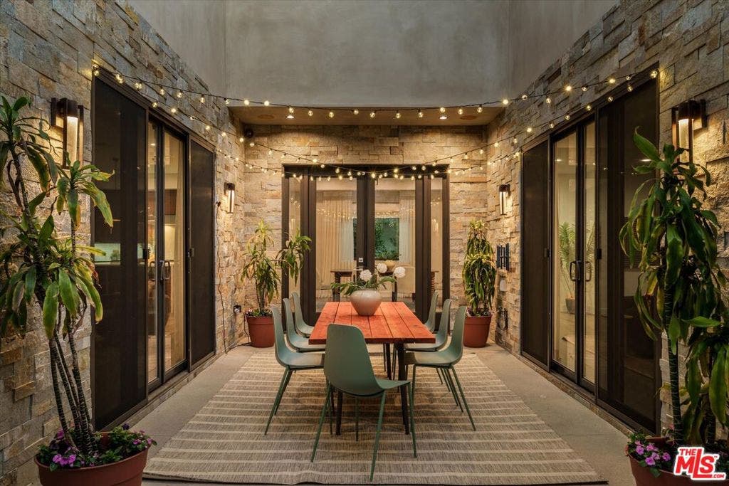 7806 Henefer Avenue, Los Angeles, CA 90045