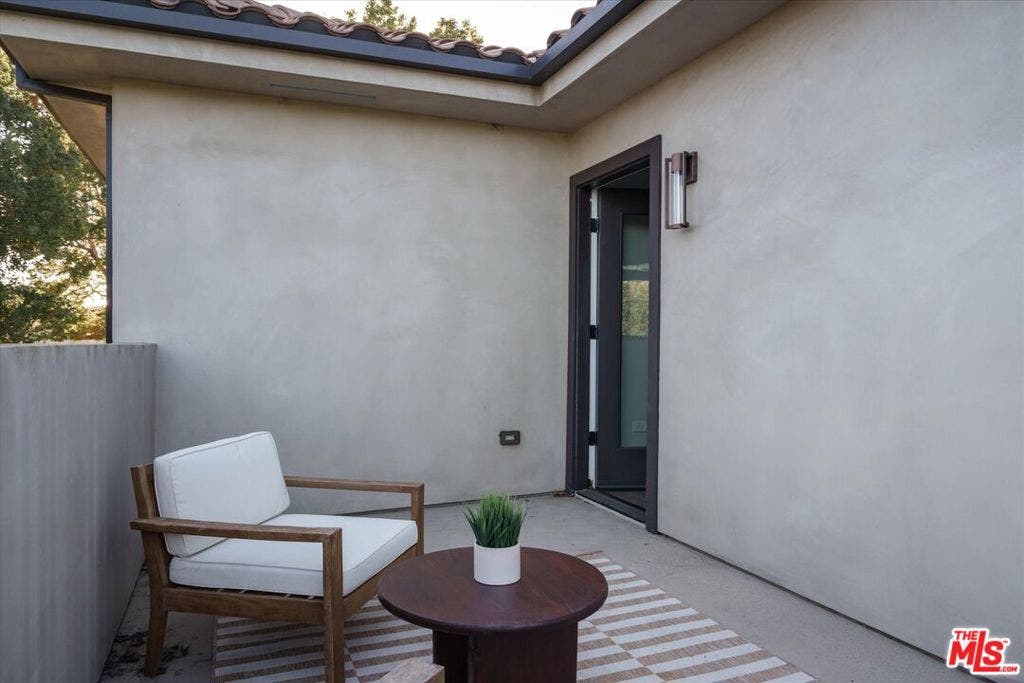 7806 Henefer Avenue, Los Angeles, CA 90045