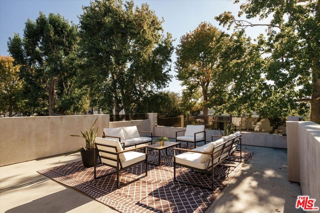 7806 Henefer Avenue, Los Angeles, CA 90045