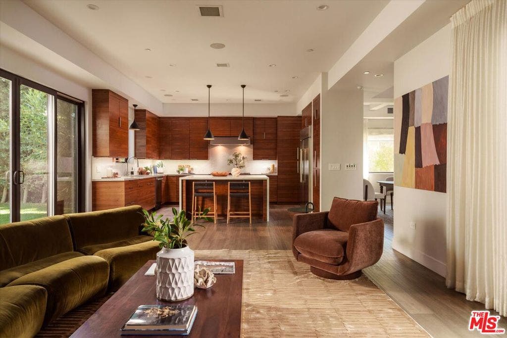 7806 Henefer Avenue, Los Angeles, CA 90045