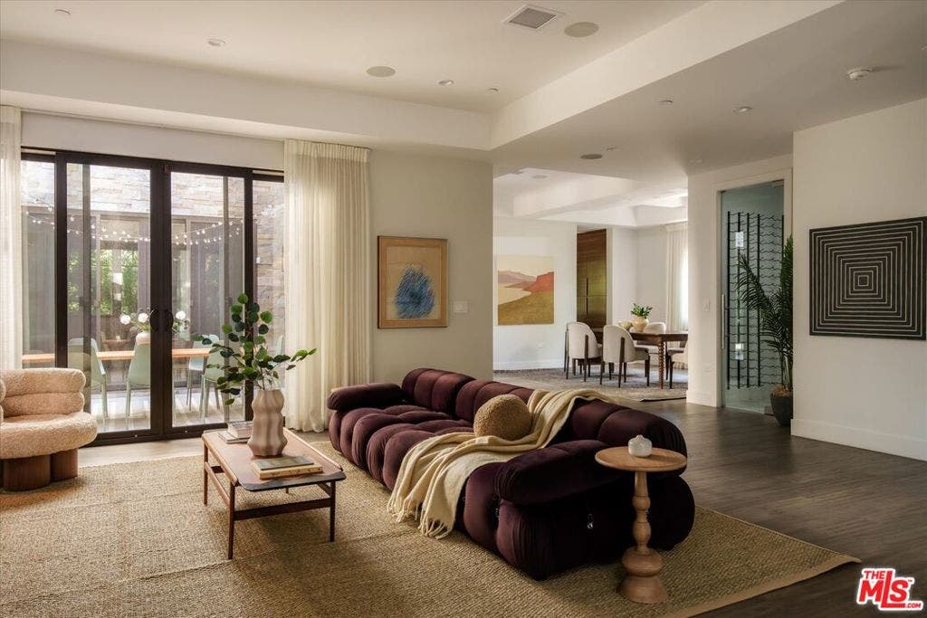 7806 Henefer Avenue, Los Angeles, CA 90045