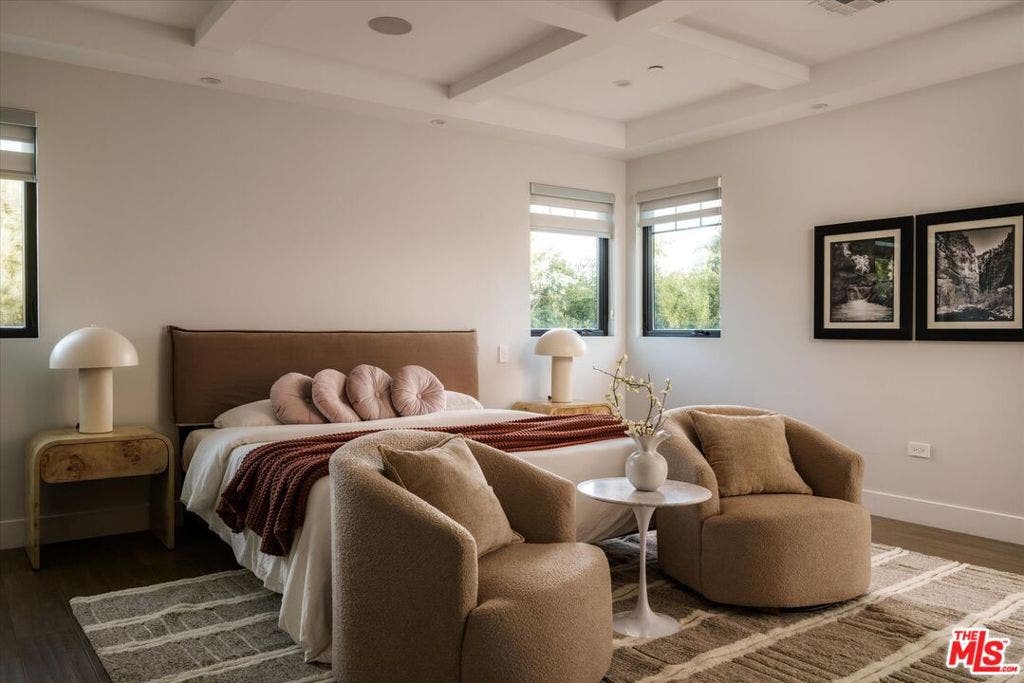 7806 Henefer Avenue, Los Angeles, CA 90045