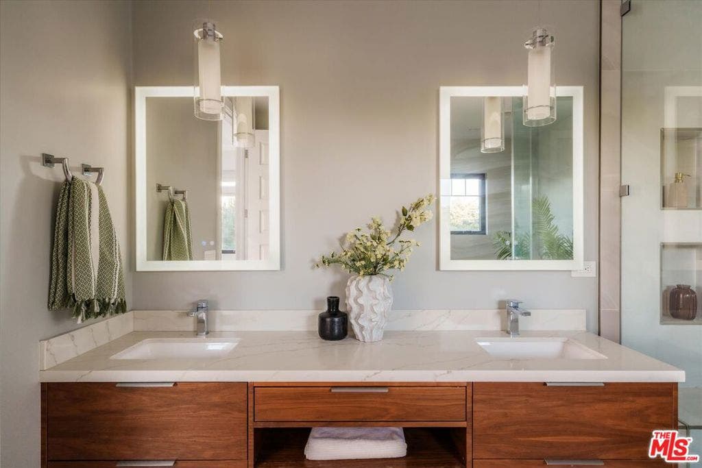 7806 Henefer Avenue, Los Angeles, CA 90045