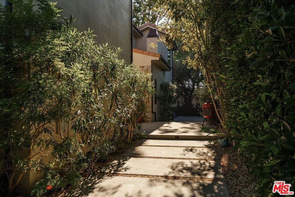 7806 Henefer Avenue, Los Angeles, CA 90045