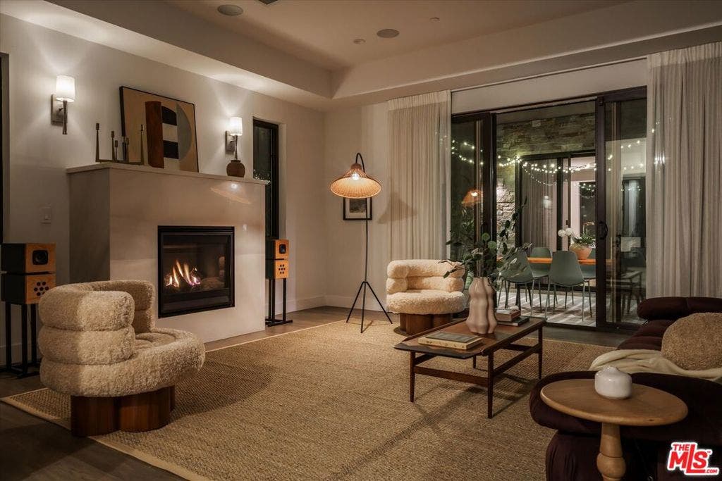 7806 Henefer Avenue, Los Angeles, CA 90045