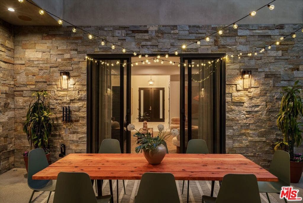 7806 Henefer Avenue, Los Angeles, CA 90045