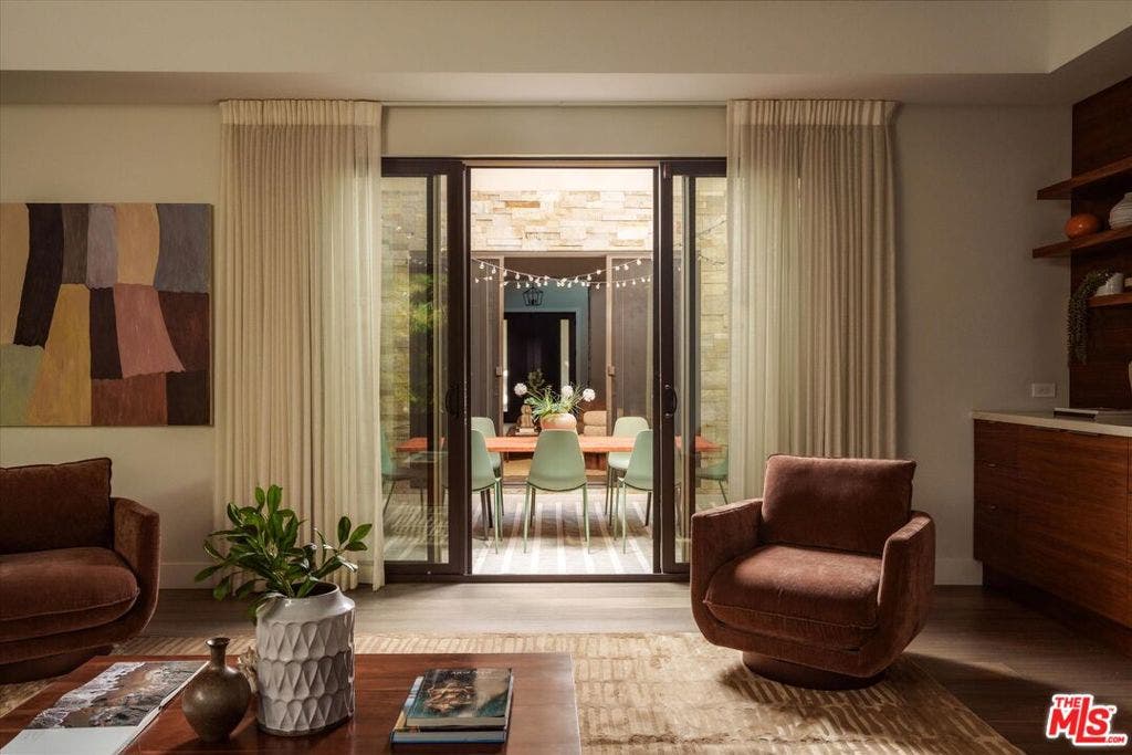 7806 Henefer Avenue, Los Angeles, CA 90045