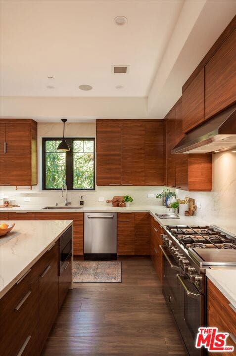 7806 Henefer Avenue, Los Angeles, CA 90045