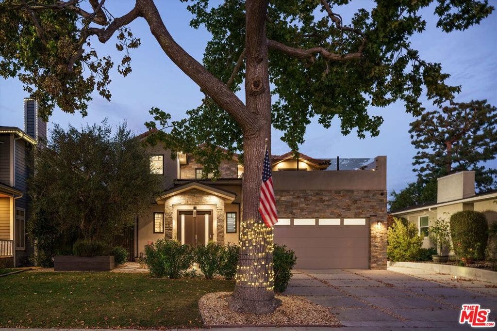 7806 Henefer Avenue, Los Angeles, CA 90045