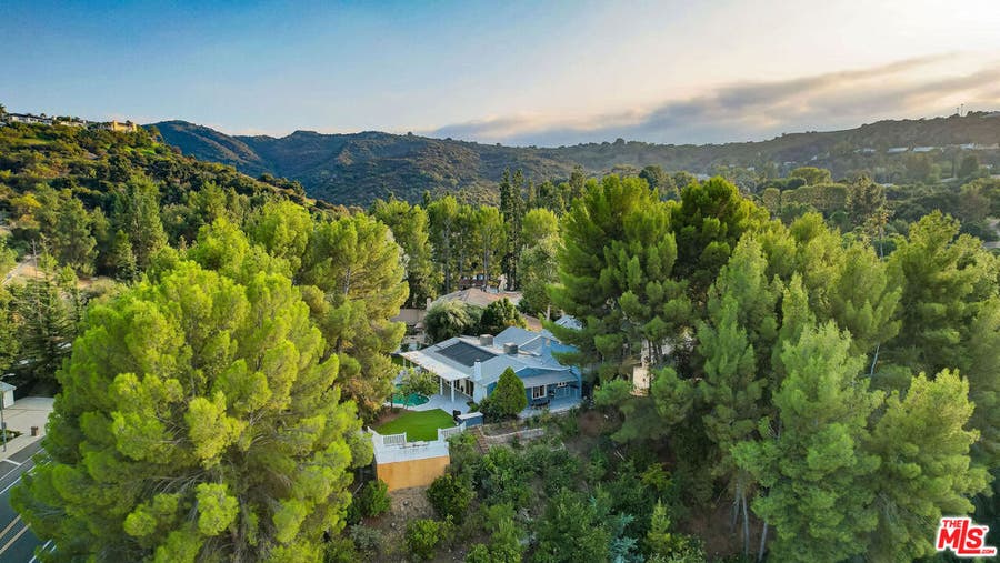 Property photo for 3914 Braewood Court, Tarzana, CA