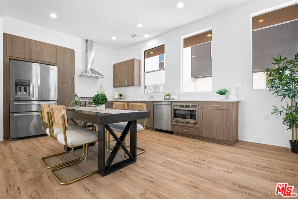 2213 Selig Drive, Los Angeles, CA 90026