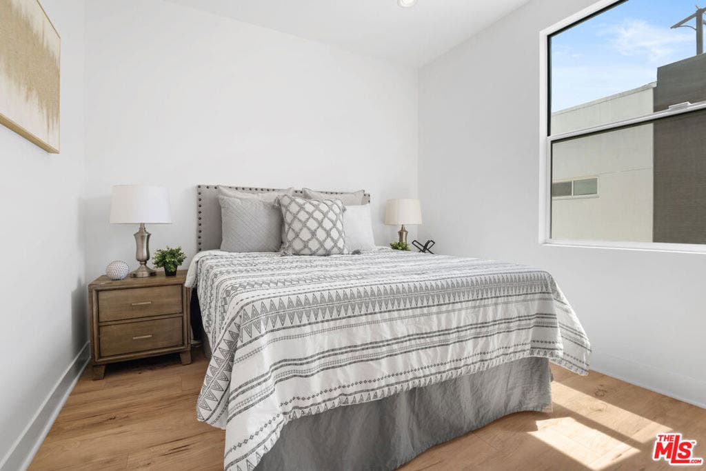 2213 Selig Drive, Los Angeles, CA 90026