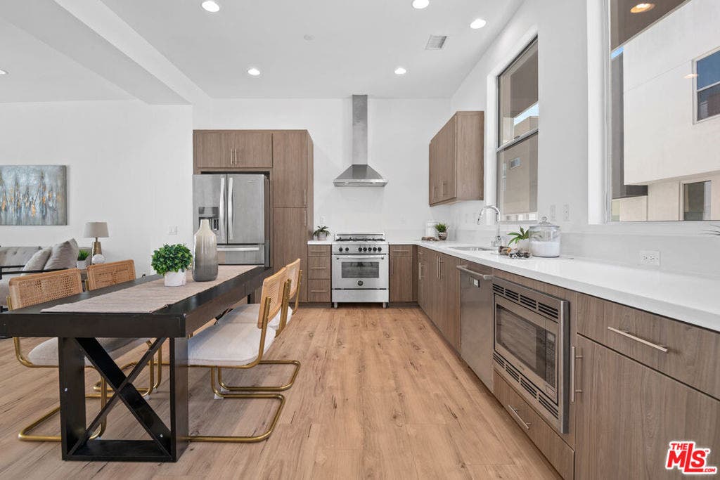 2213 Selig Drive, Los Angeles, CA 90026