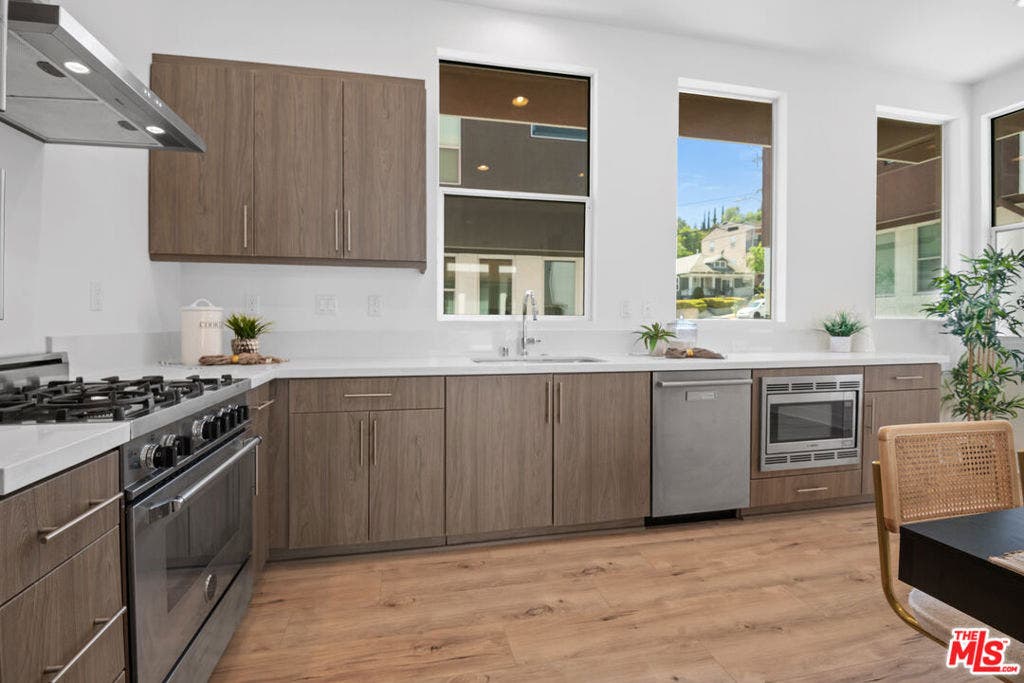 2213 Selig Drive, Los Angeles, CA 90026