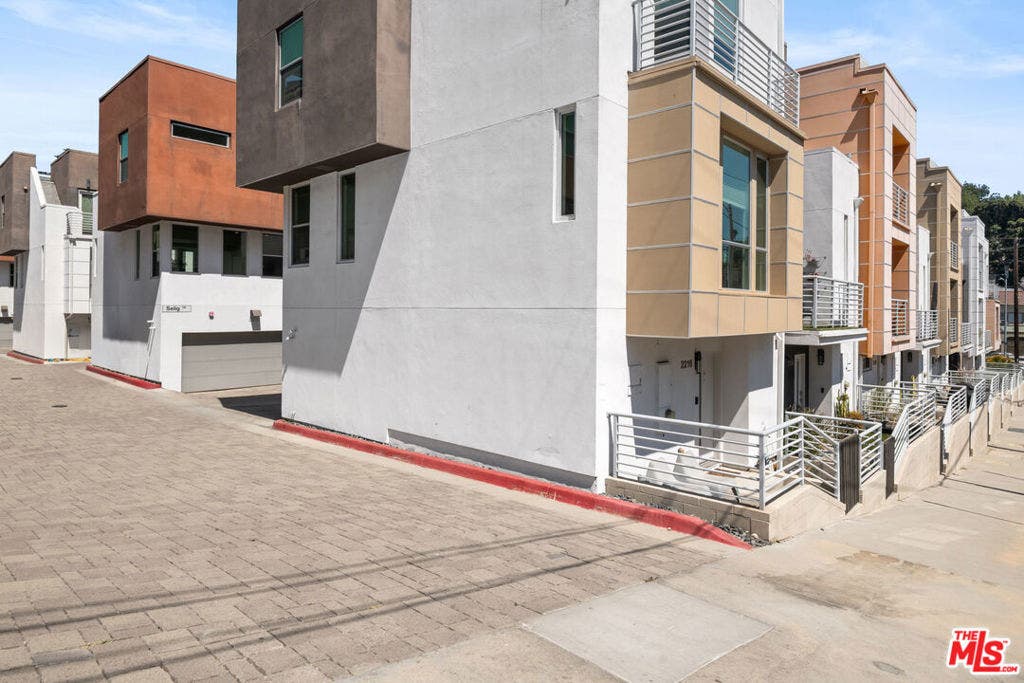 2213 Selig Drive, Los Angeles, CA 90026