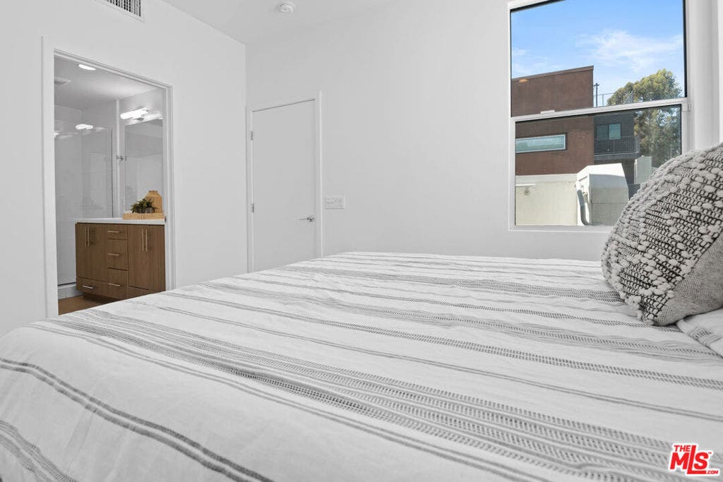 2213 Selig Drive, Los Angeles, CA 90026