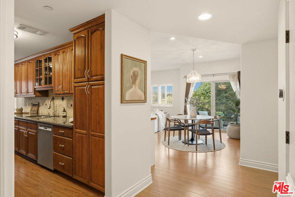 2486 S Centinela Avenue, #303, Los Angeles, CA 90064 2486 S Centinela Avenue, #303, Los Angeles, CA 90064