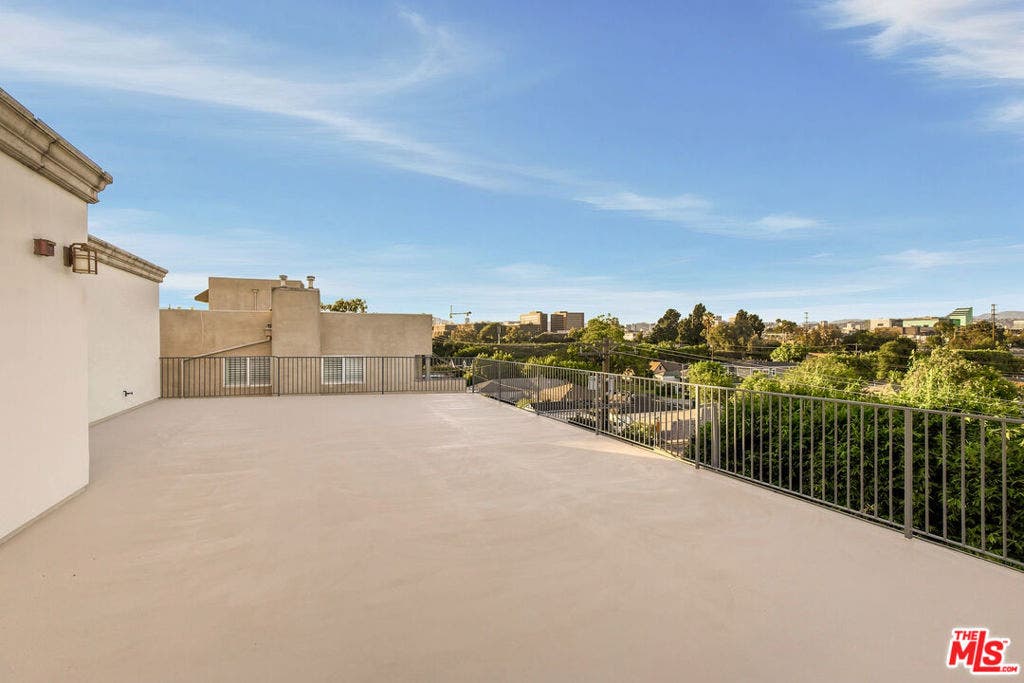 2486 S Centinela Avenue, #303, Los Angeles, CA 90064 2486 S Centinela Avenue, #303, Los Angeles, CA 90064