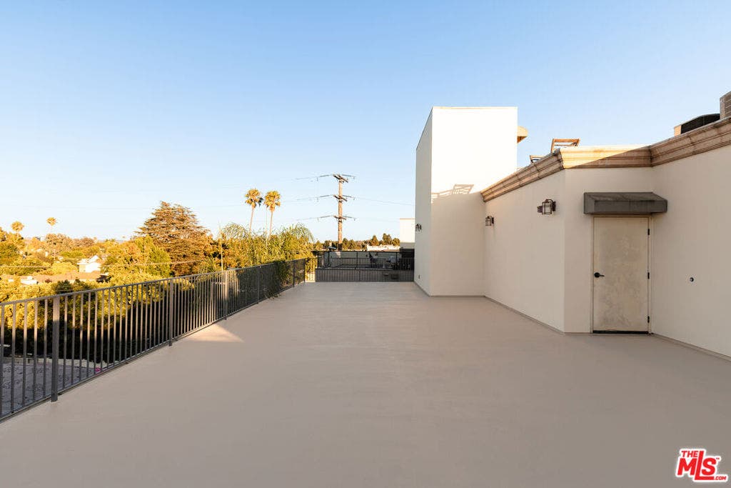 2486 S Centinela Avenue, #303, Los Angeles, CA 90064 2486 S Centinela Avenue, #303, Los Angeles, CA 90064
