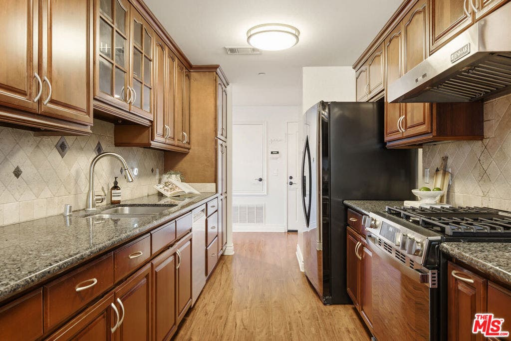 2486 S Centinela Avenue, #303, Los Angeles, CA 90064 2486 S Centinela Avenue, #303, Los Angeles, CA 90064
