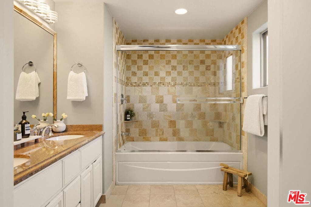2486 S Centinela Avenue, #303, Los Angeles, CA 90064 2486 S Centinela Avenue, #303, Los Angeles, CA 90064