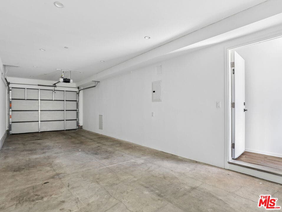 660 N Mariposa Avenue, Los Angeles, CA 90004 660 N Mariposa Avenue, Los Angeles, CA 90004