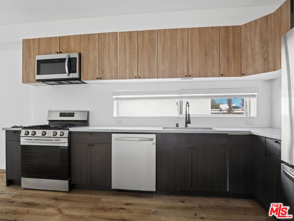 660 N Mariposa Avenue, Los Angeles, CA 90004 660 N Mariposa Avenue, Los Angeles, CA 90004