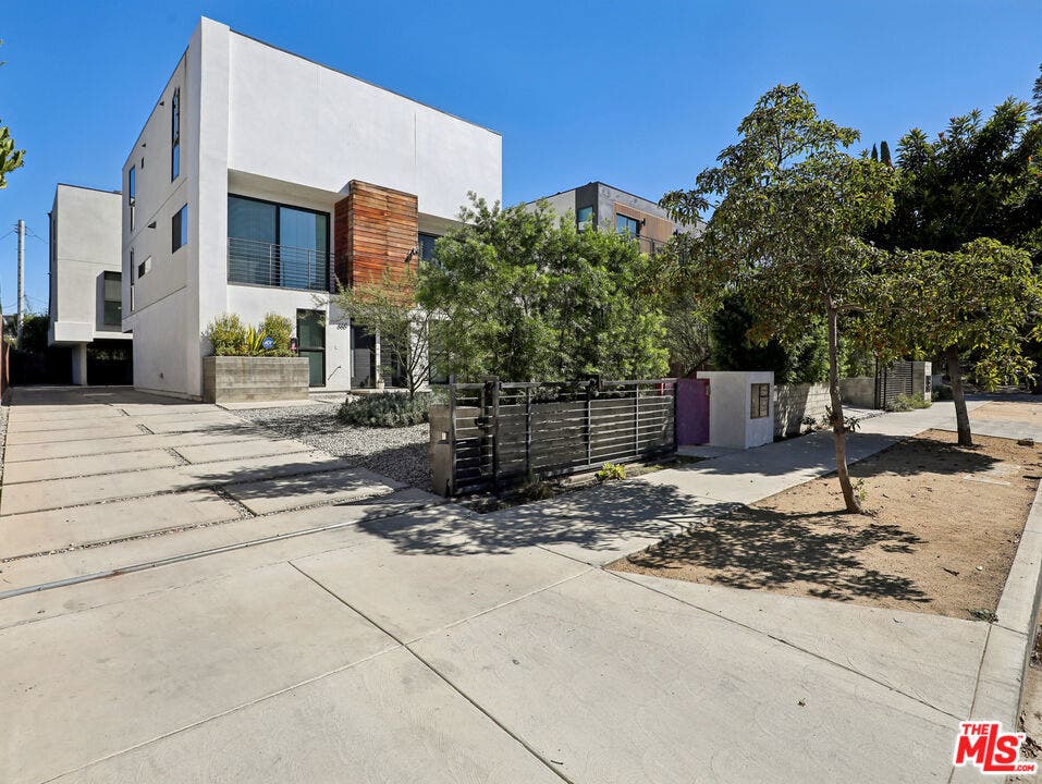 660 N Mariposa Avenue, Los Angeles, CA 90004 660 N Mariposa Avenue, Los Angeles, CA 90004