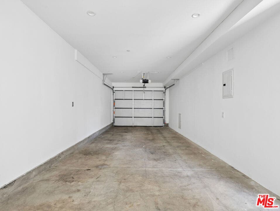 660 N Mariposa Avenue, Los Angeles, CA 90004 660 N Mariposa Avenue, Los Angeles, CA 90004
