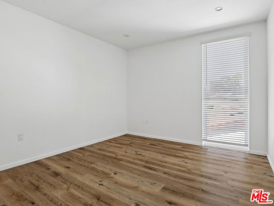 660 N Mariposa Avenue, Los Angeles, CA 90004 660 N Mariposa Avenue, Los Angeles, CA 90004
