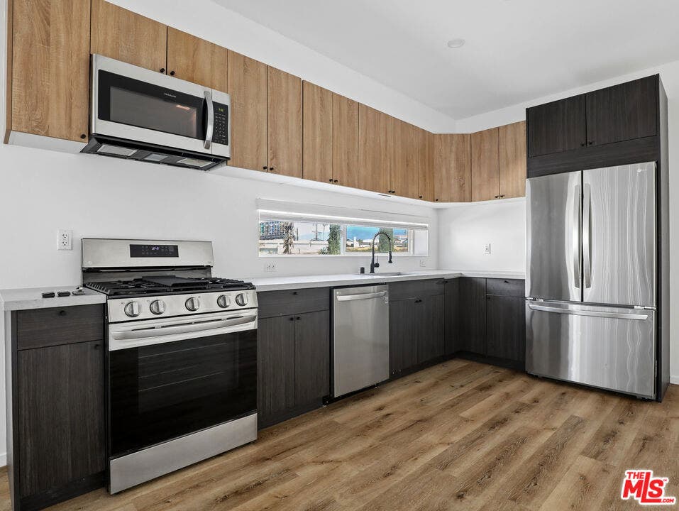 660 N Mariposa Avenue, Los Angeles, CA 90004 660 N Mariposa Avenue, Los Angeles, CA 90004