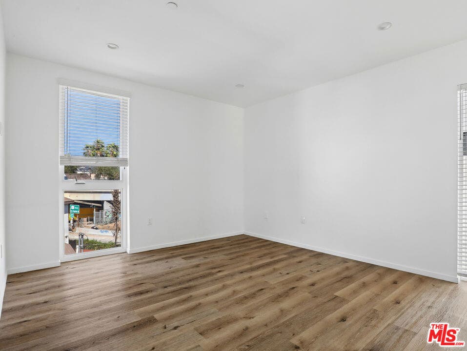660 N Mariposa Avenue, Los Angeles, CA 90004 660 N Mariposa Avenue, Los Angeles, CA 90004