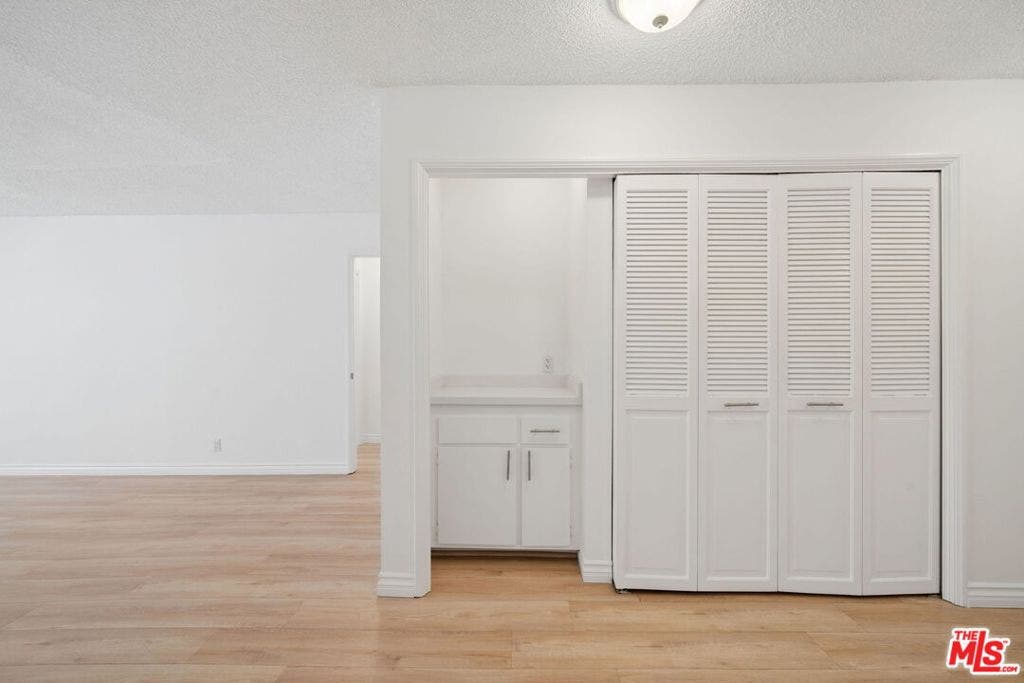 1028 7TH Street, #102, Santa Monica, CA 90403 Built-ins & Extra Closet