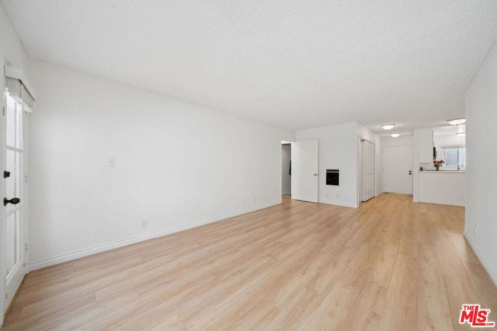 1028 7TH Street, #102, Santa Monica, CA 90403 Large Living Room