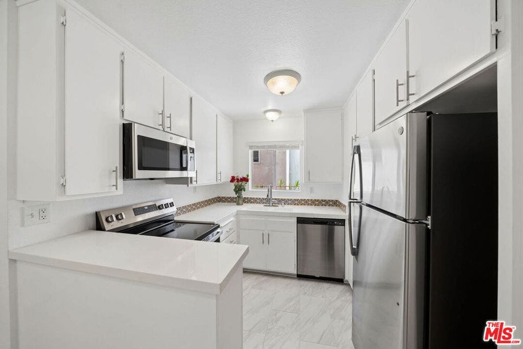 1028 7TH Street, #102, Santa Monica, CA 90403 Quartz Countertops