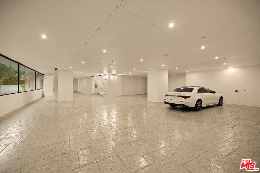 677 Nimes Road, Los Angeles, CA 90077 677 Nimes Road, Los Angeles, CA 90077