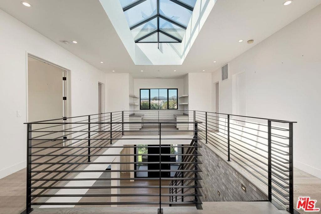 500 Chapala Drive, Pacific Palisades, CA 90272