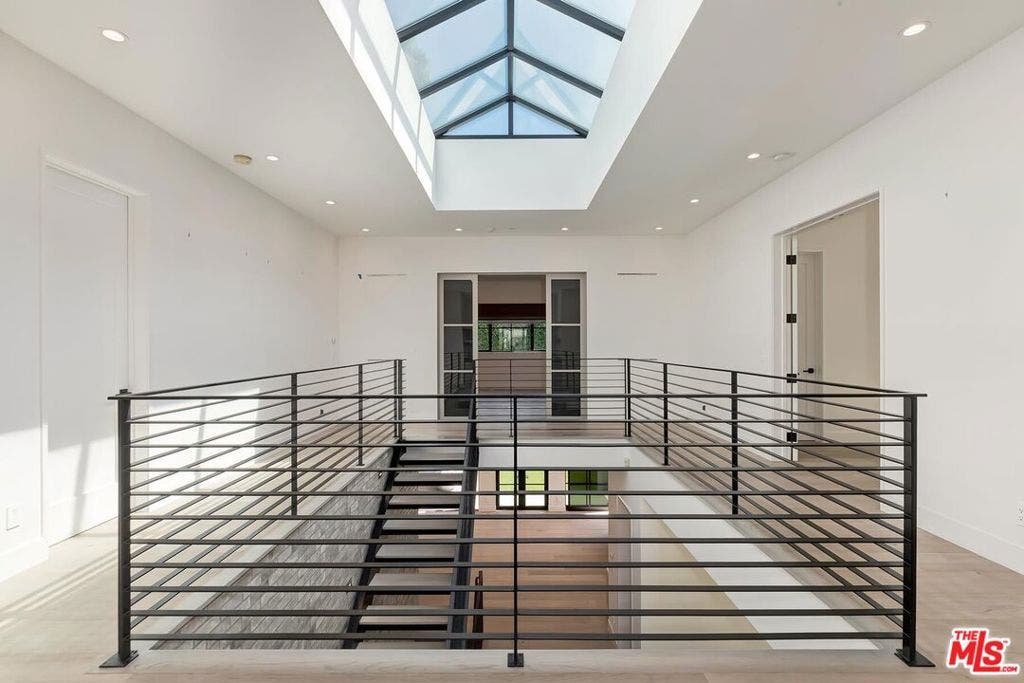 500 Chapala Drive, Pacific Palisades, CA 90272