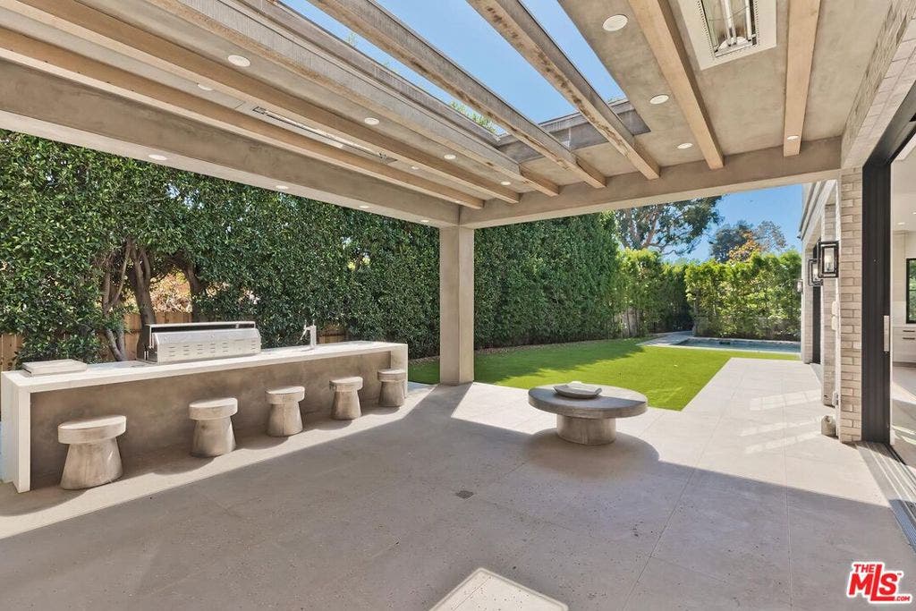 500 Chapala Drive, Pacific Palisades, CA 90272
