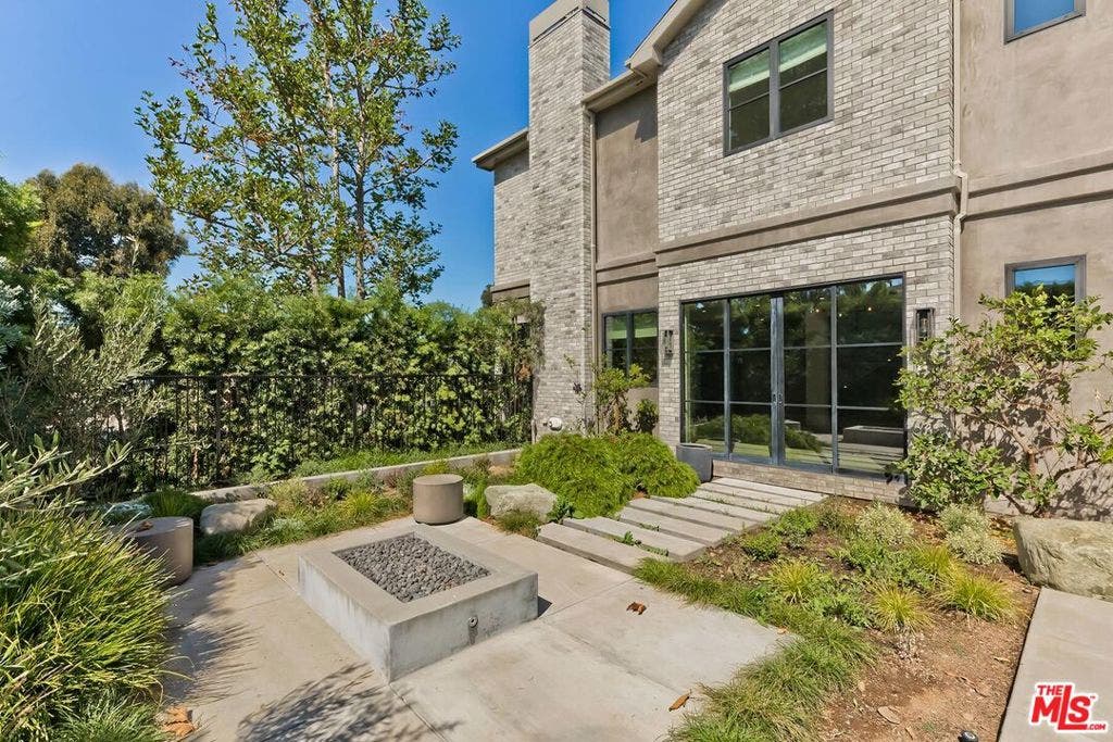 500 Chapala Drive, Pacific Palisades, CA 90272