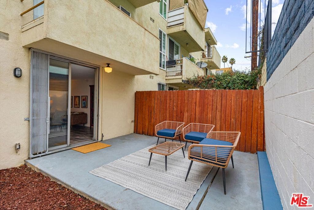 320 S Gramercy Place, #105, Los Angeles, CA 90020 320 S Gramercy Place, #105, Los Angeles, CA 90020