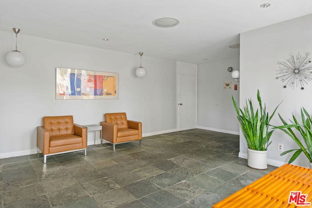 320 S Gramercy Place, #105, Los Angeles, CA 90020 320 S Gramercy Place, #105, Los Angeles, CA 90020